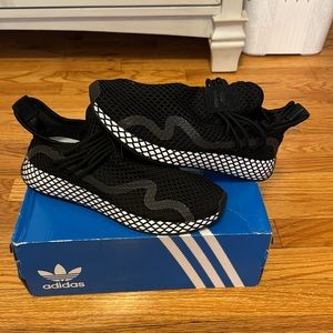 Adidas Deerupt S size 9.5